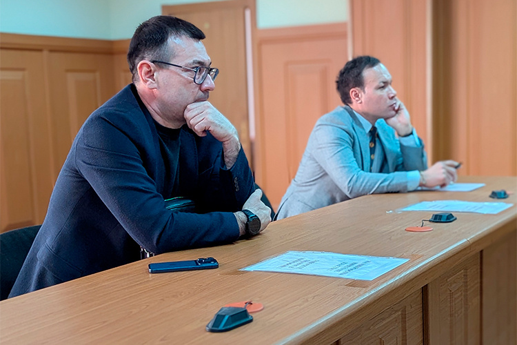    Марат Давлетов: «Основные свидетели обвинения, в том числе так называемый взяткодатель», по словам защитника, уже допрошены, а значит, по его словам, у Фаттахова просто нет никакого смысла как-то на них повлиять, оказать давление, и так далее».   
Фото: Анастасия Гусева