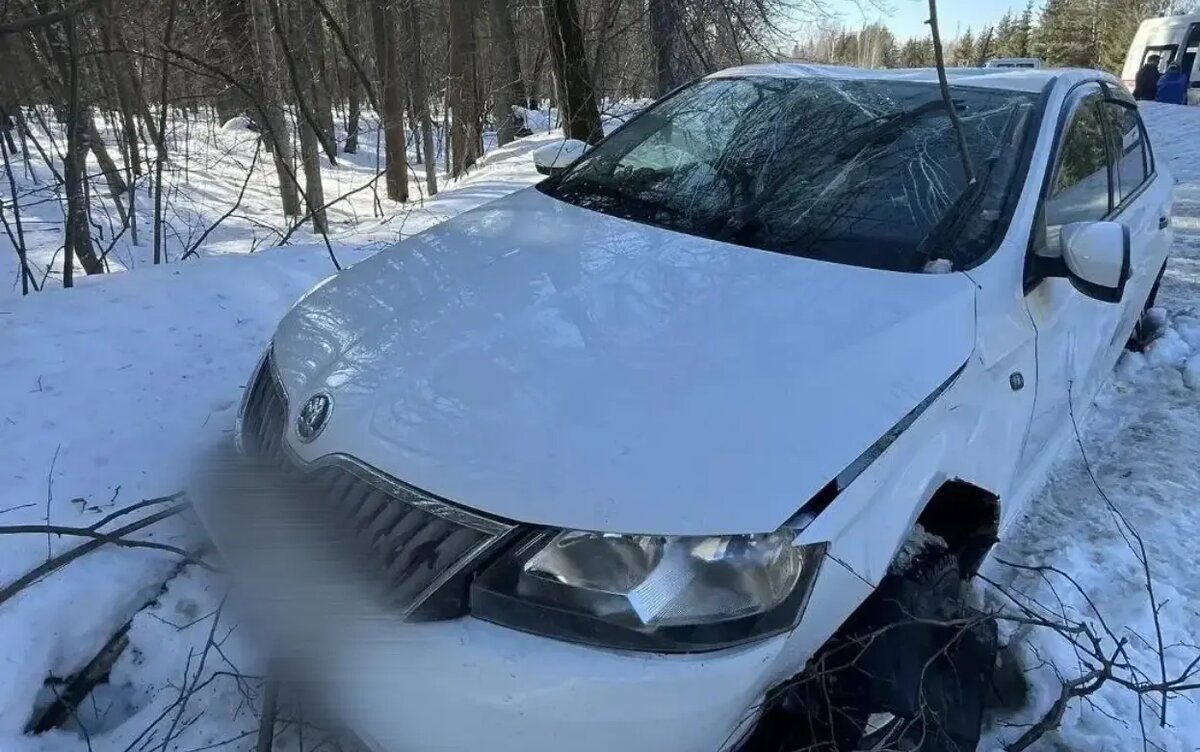    Пьяный водитель «Шкоды» с внучкой в салоне пострадал в ДТП под Ижевском