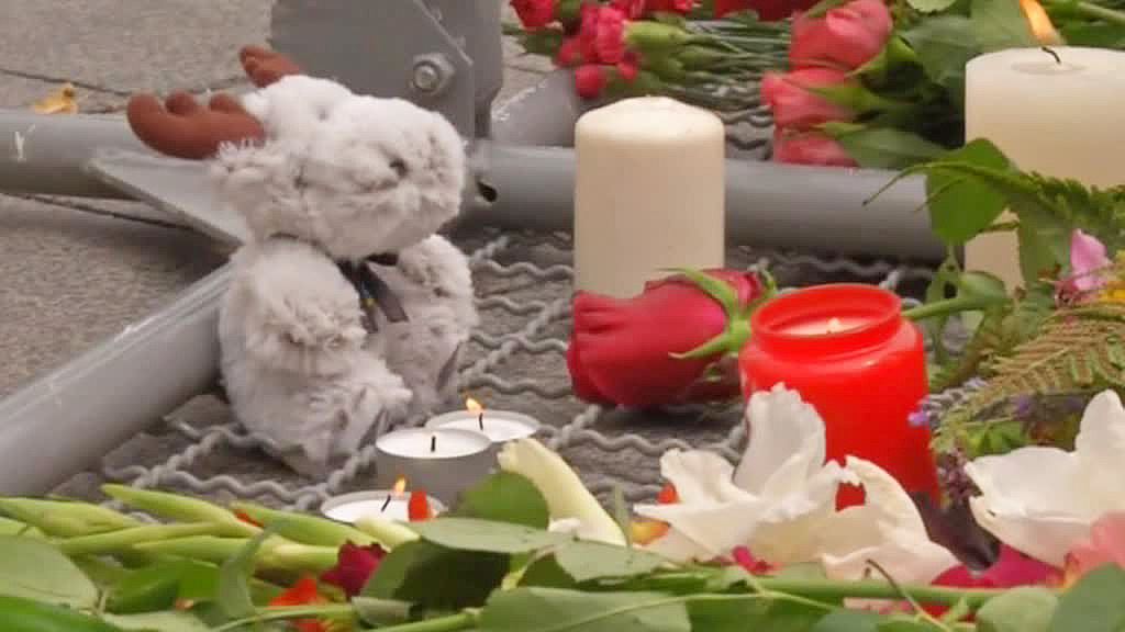    Бойня в Мюнхене цветы свеча игрушка