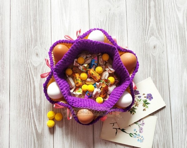 Вязаная подставка для 6 пасхальных яиц