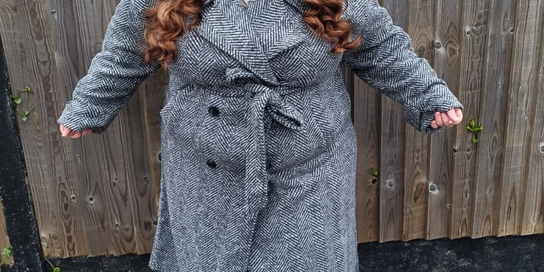 Не чехол, а пальто: верхняя одежда полных женщин, которая вызывает положительную оценку