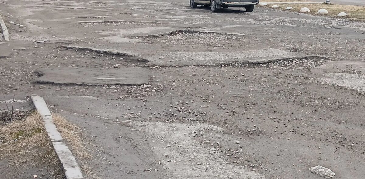 рисунок 1 (яма в г. Санкт-Петербурге на Комендантском проспекте)