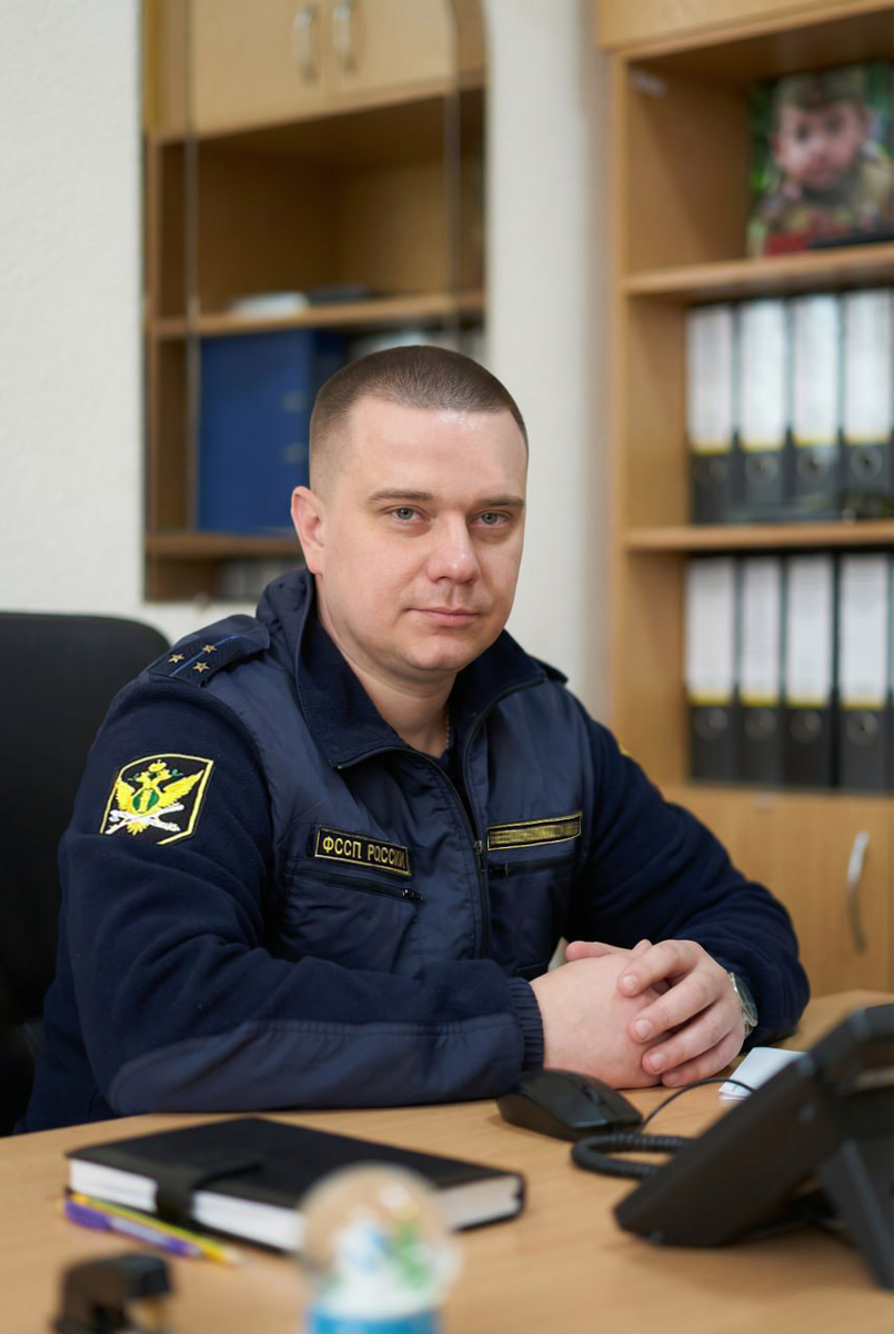 В Макеевке судебный пристав спас девушку из загоревшегося авто/ Фото: ГУФССП России по ДНР