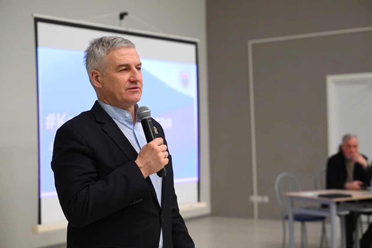    Артур Парфенчиков на встрече с населением Суоярвского округа. Фото: «Республика»/Сергей Юдин