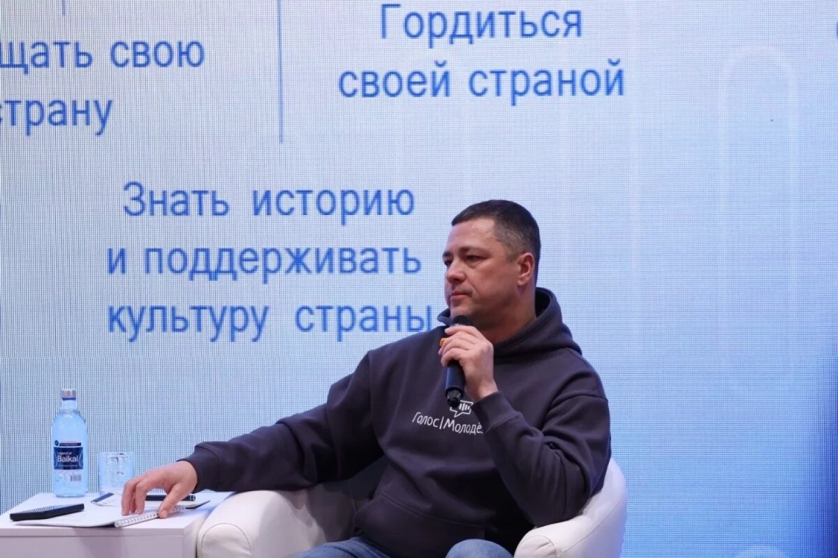    Михаил Ведерников порекомендовал молодежи сочетать спорт и гаджеты