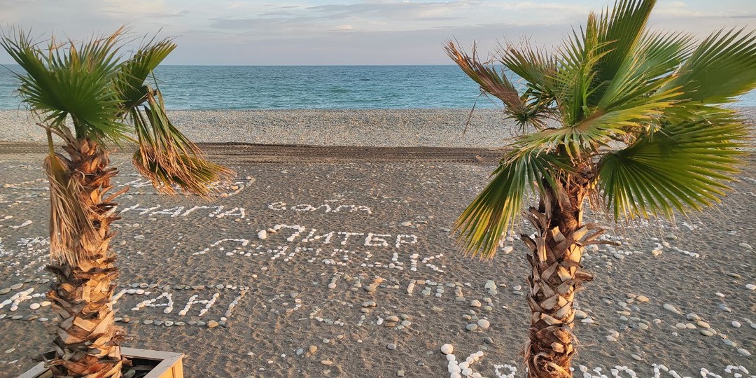 Сириус встретил меня ливнем и идеальным морем