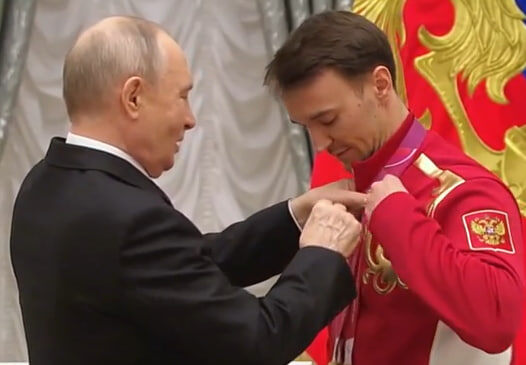     Владимир Путин вручил Орден Дружбы красноярскому горнолыжнику Алексею Бугаеву