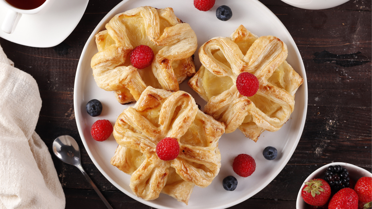 Ананасы в слоеном тесте ТМ «ЕРМОЛИНО»