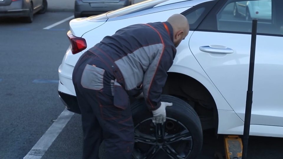 ФОТО: Кадр из программы "Купи-продай", РЕН ТВ