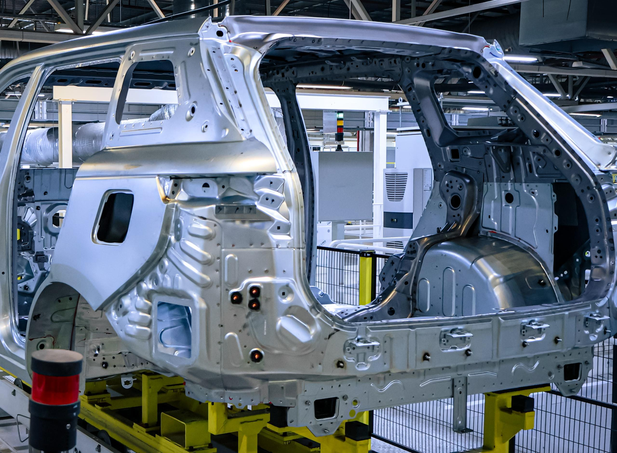     Сварной кузов автомобиля марки Jeland