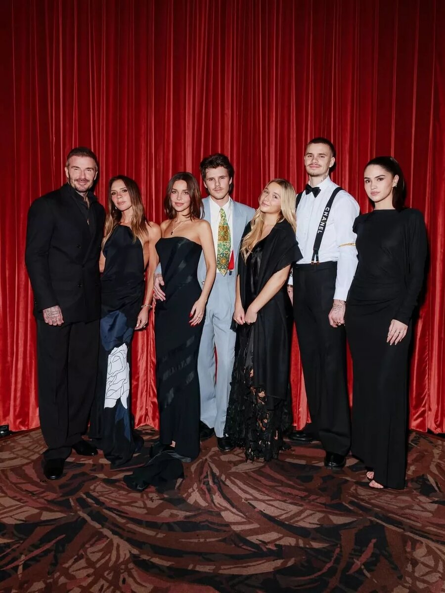 Круз с семьей📷
