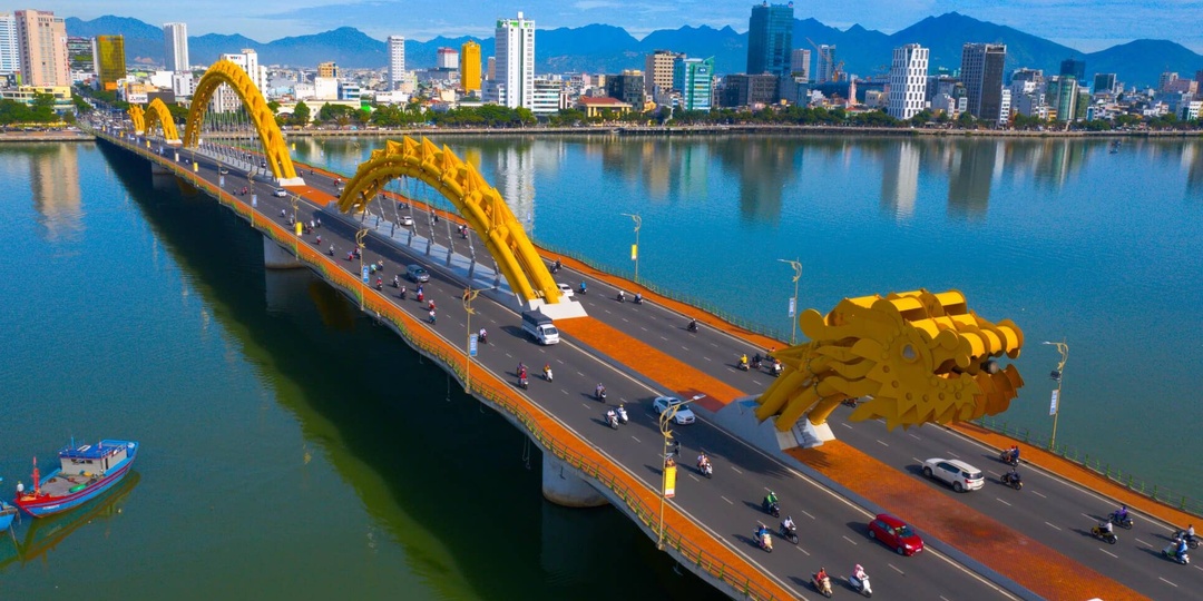 Швейцарцу не понравилась татуировка Дениса и собачки на пляже, но тот хорошо ему ответил