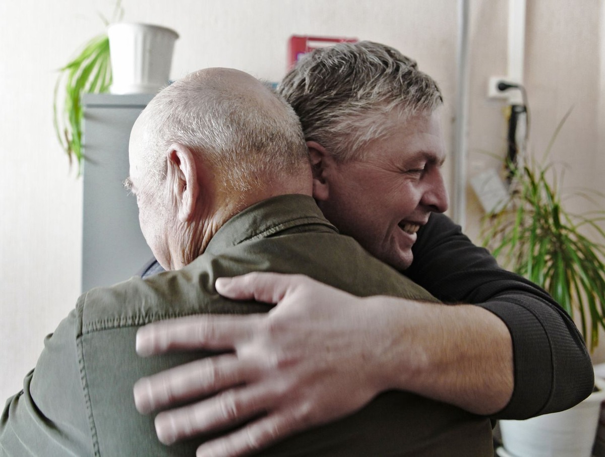 Встреча Ивана Лукьяненко (порой мы уважительно называем его дядя Ваня) и Виктора Бована. Снимок сделал Николай Грязнов - легендарный омский фотохудожник.