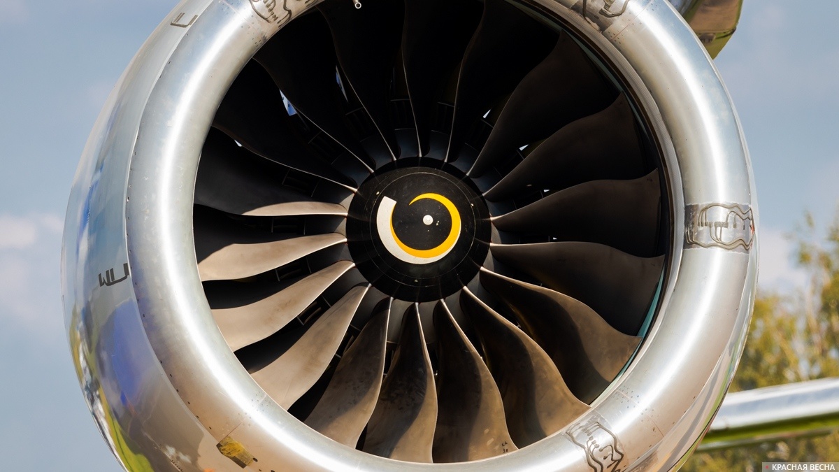     Турбовентиляторный авиационный двигатель   
Петр Данилов © ИА Красная Весна