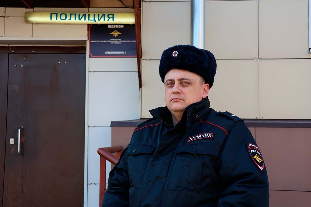    В свой выходной оперативный дежурный Владимир Рамазанов был дома. К нему обратилась соседка