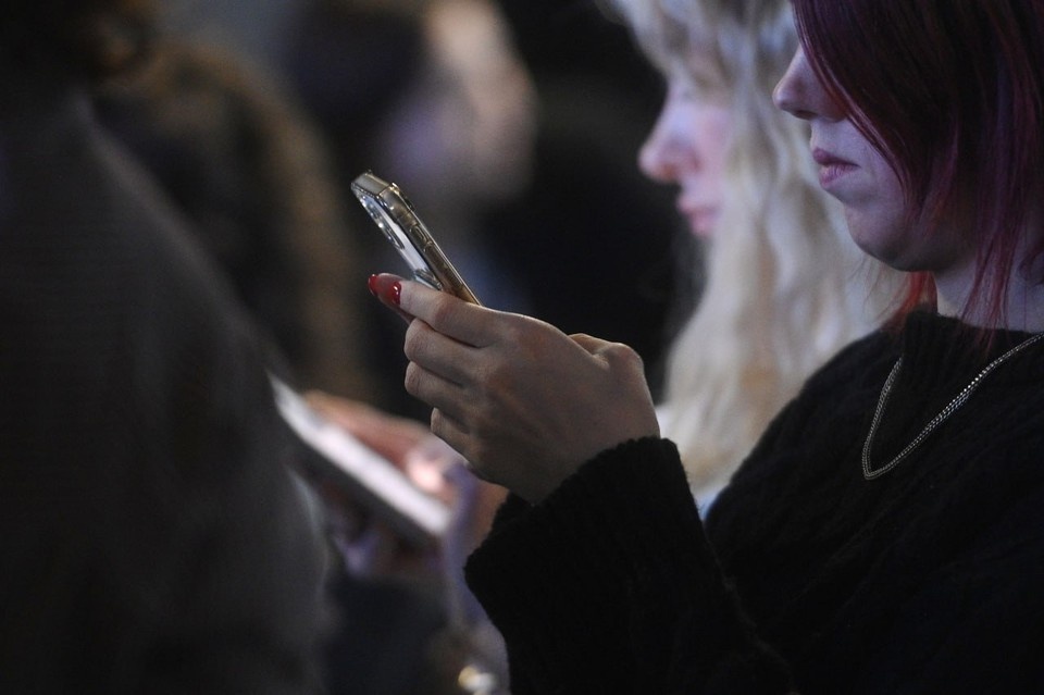    Операторы сотовой связи дополнительно нарастят емкость сетей в зоне «Экспофорума». Алексей БУЛАТОВ