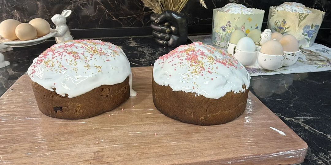 Пасхальный кулич с карамельным сиропом