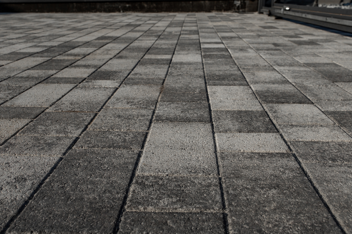 Тротуарная плитка Старый город, в фактуре Гранит, в цвете Антрацит
