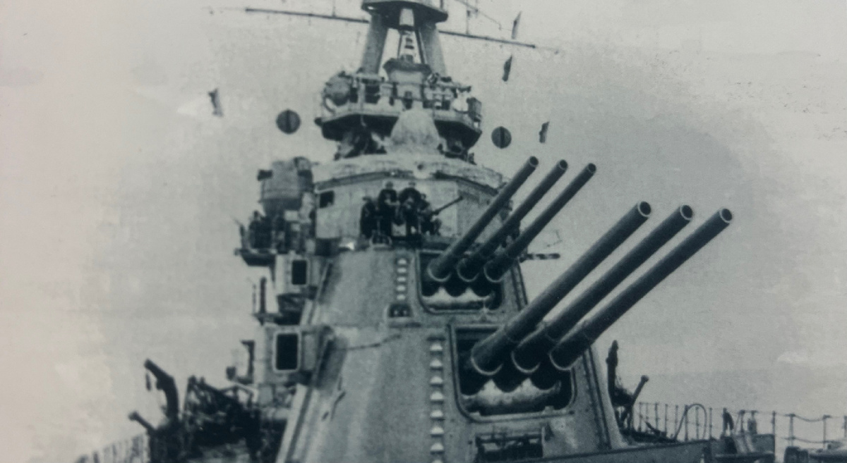 Главный калибр крейсеров типа «Киров» и «Максим Горький» – 180 мм трехорудийные башенные артиллерийские установки 