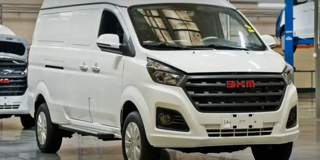 «АвтоВАЗ» запустил сборку коммерческого вэна SKM M7. Он сделан на базе японских моделей из 1990-х 😯