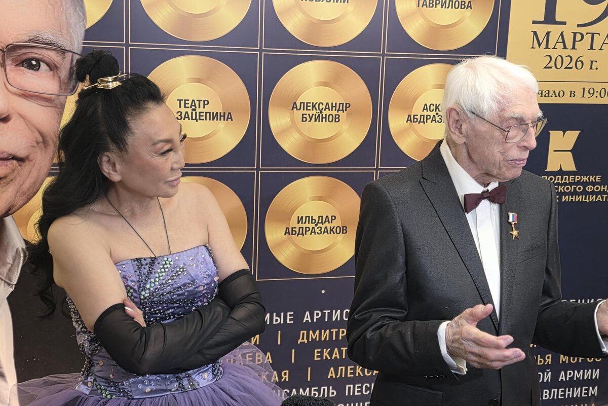 Феликс Грозданов / @Metro
Александр Зацепин и Муза Ла за кулисами Кремля.