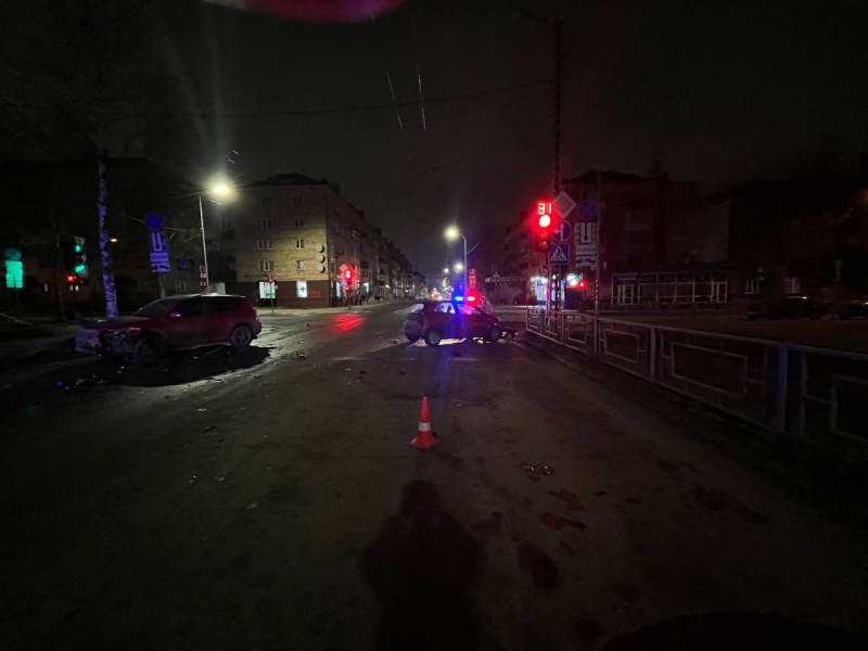    Автомобиль выбросило на ограждение - трое в больнице после ДТП в ПетрозаводскеГАИ Петрозаводска