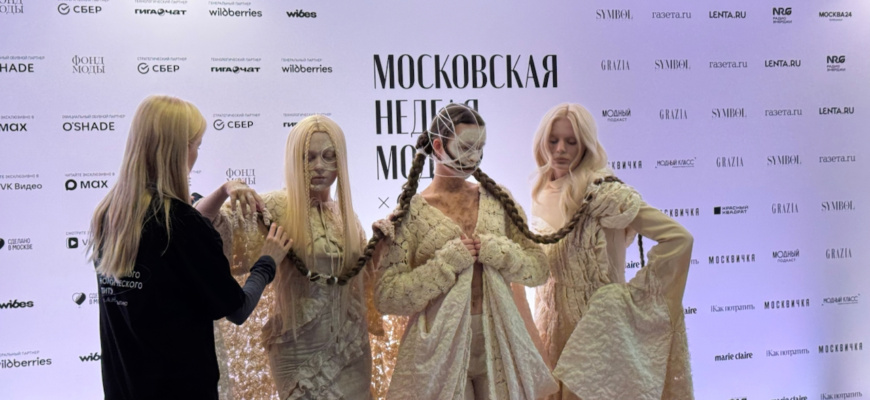    Дизайнер Анна Галактинова представила коллекцию, вдохновлённую русским костюмом разных эпох — от язычества до Российской империи. Вера Стадник