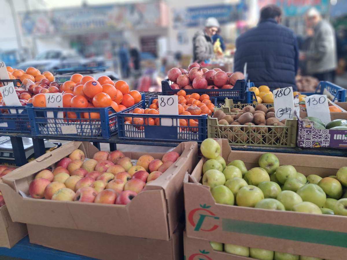 Яблоки от 50 рублей и выше.