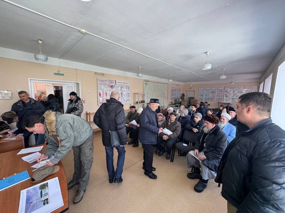 Люди голосуют. Фото: из открытых источников. 