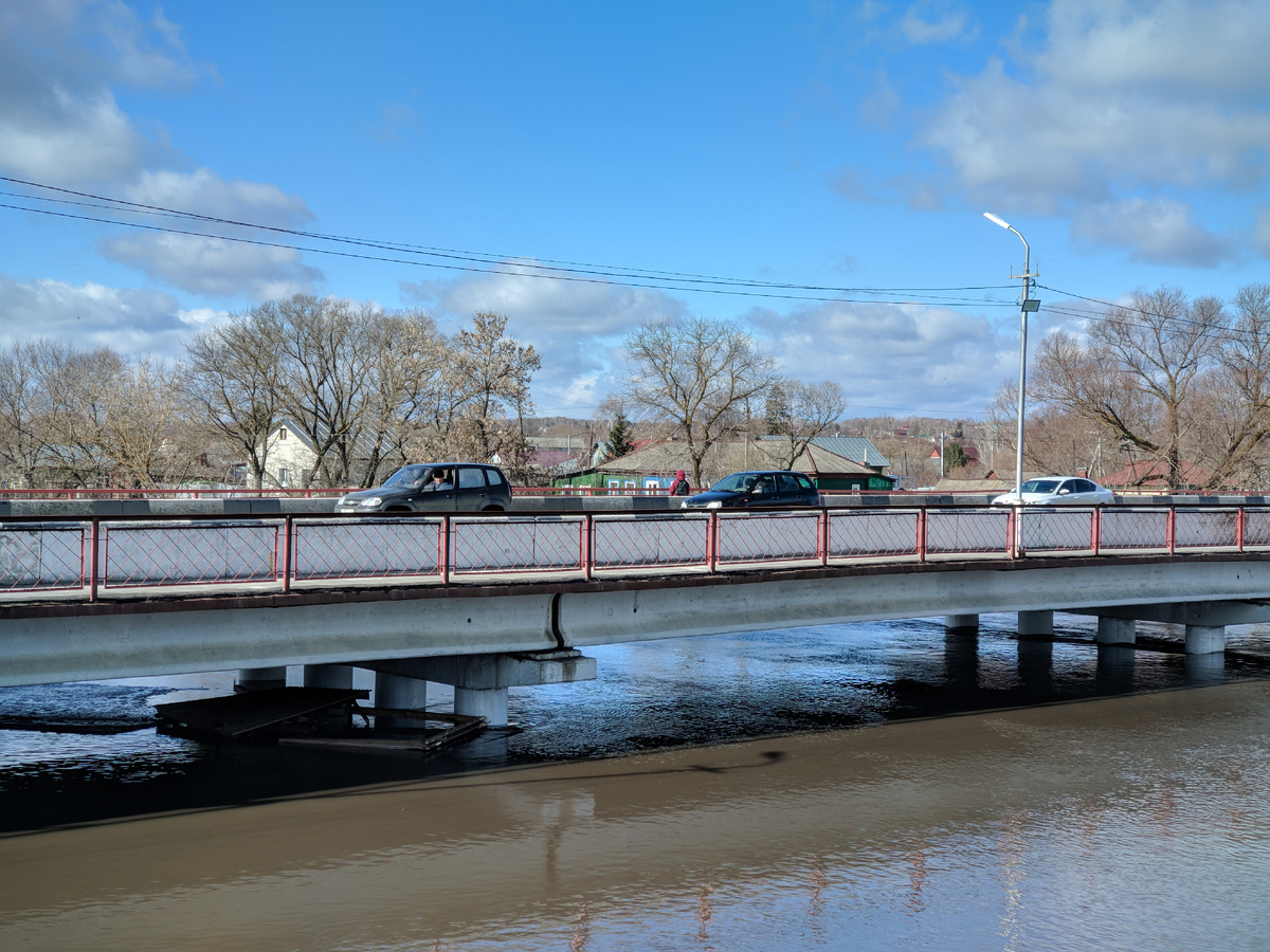 Подъем уровня воды на 3,85 метра 13 марта 2023 года у автомобильного моста (рядом с Железным мостом). Фото из личного архива.