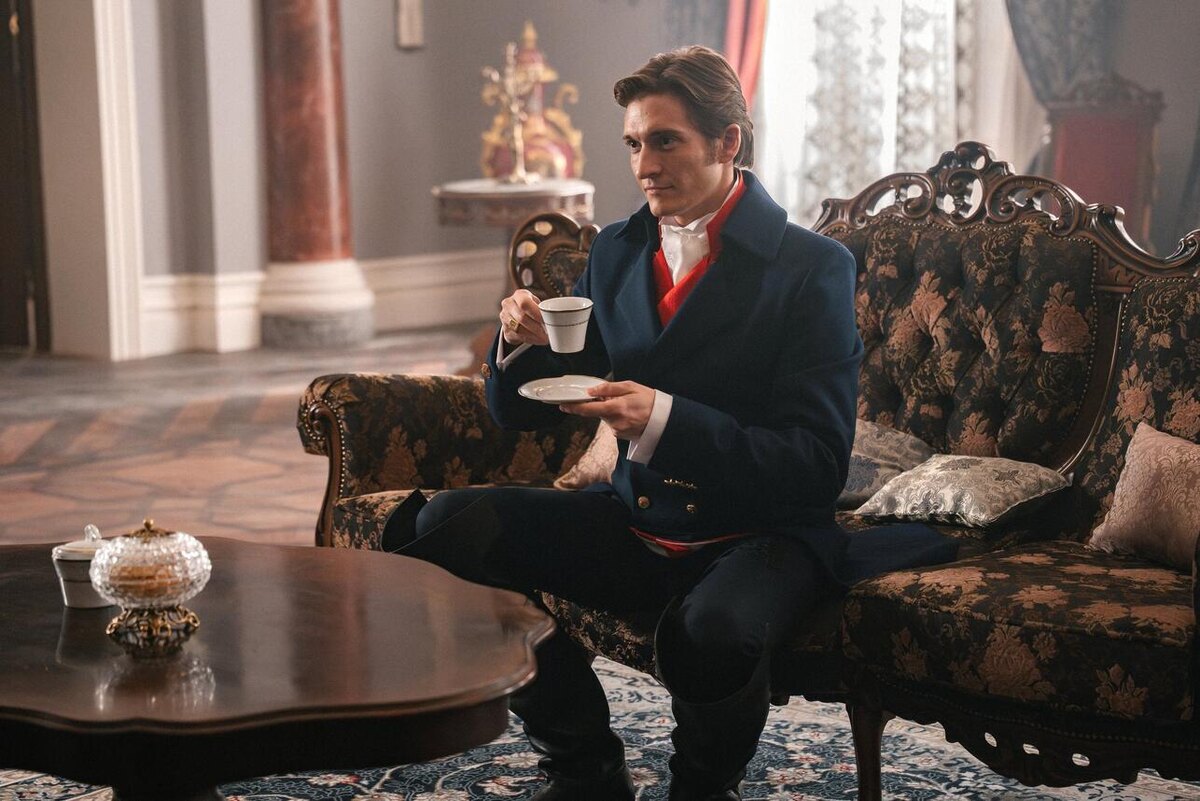 Матвей Лыков в сериале «История его служанки». Фото: пресс-служба Иви