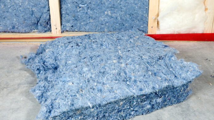    Кинешма в 2032 году: город, где старая джинсовая ткань и бытовые отходы превращаются в новые модные тренды и ценные ресурсы.