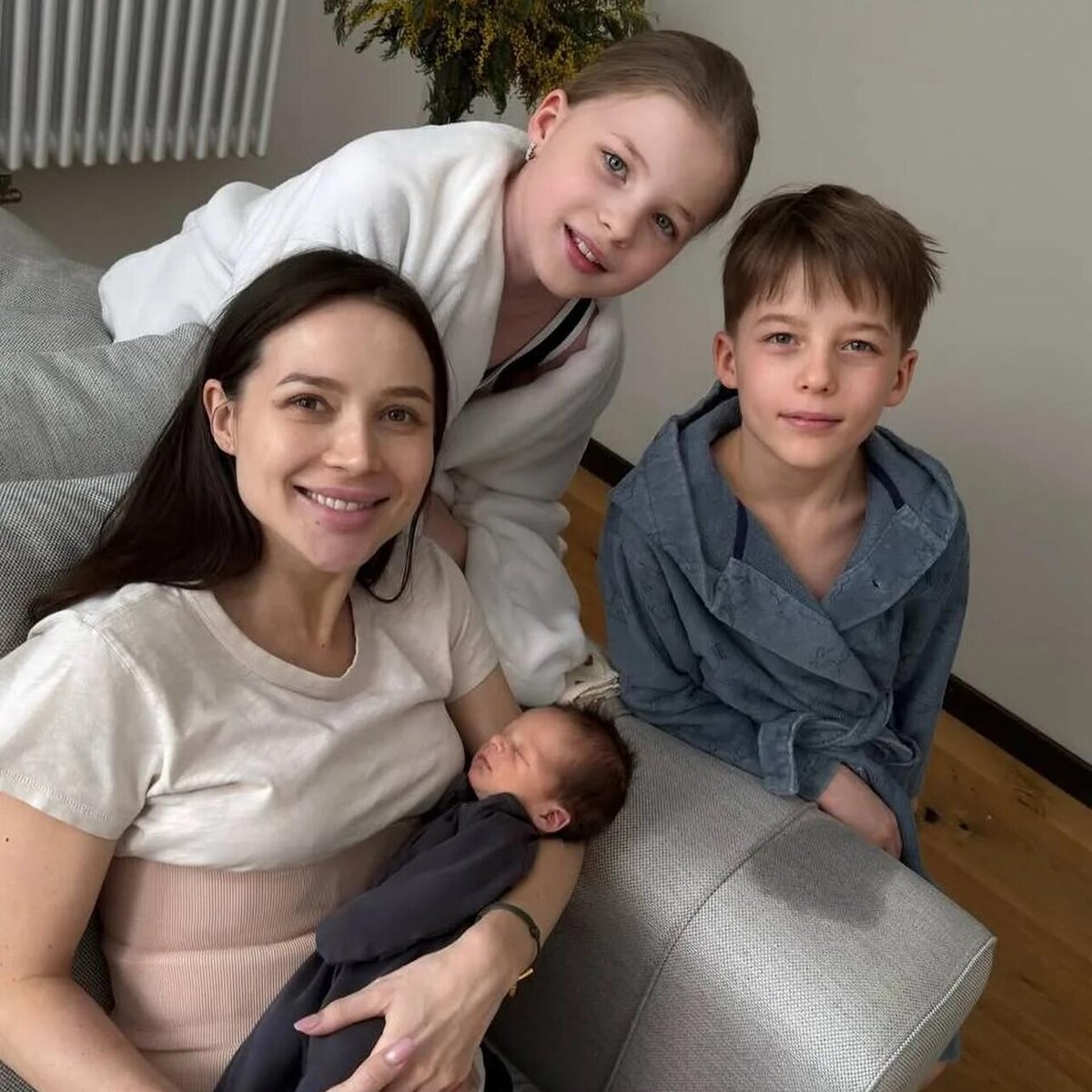    Валерия Чекалина с детьми Соцсети