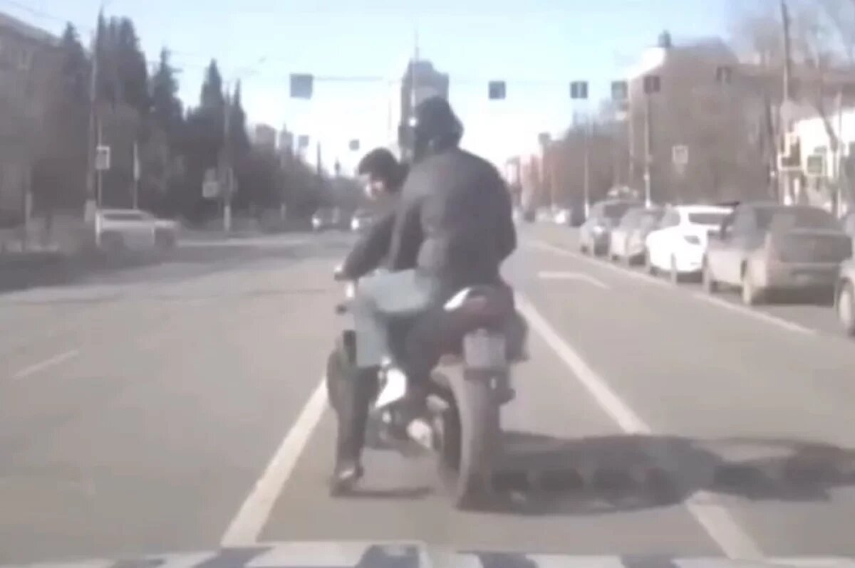    В Твери мотоциклист без шлема устроил гонку с превышением и заработал арест