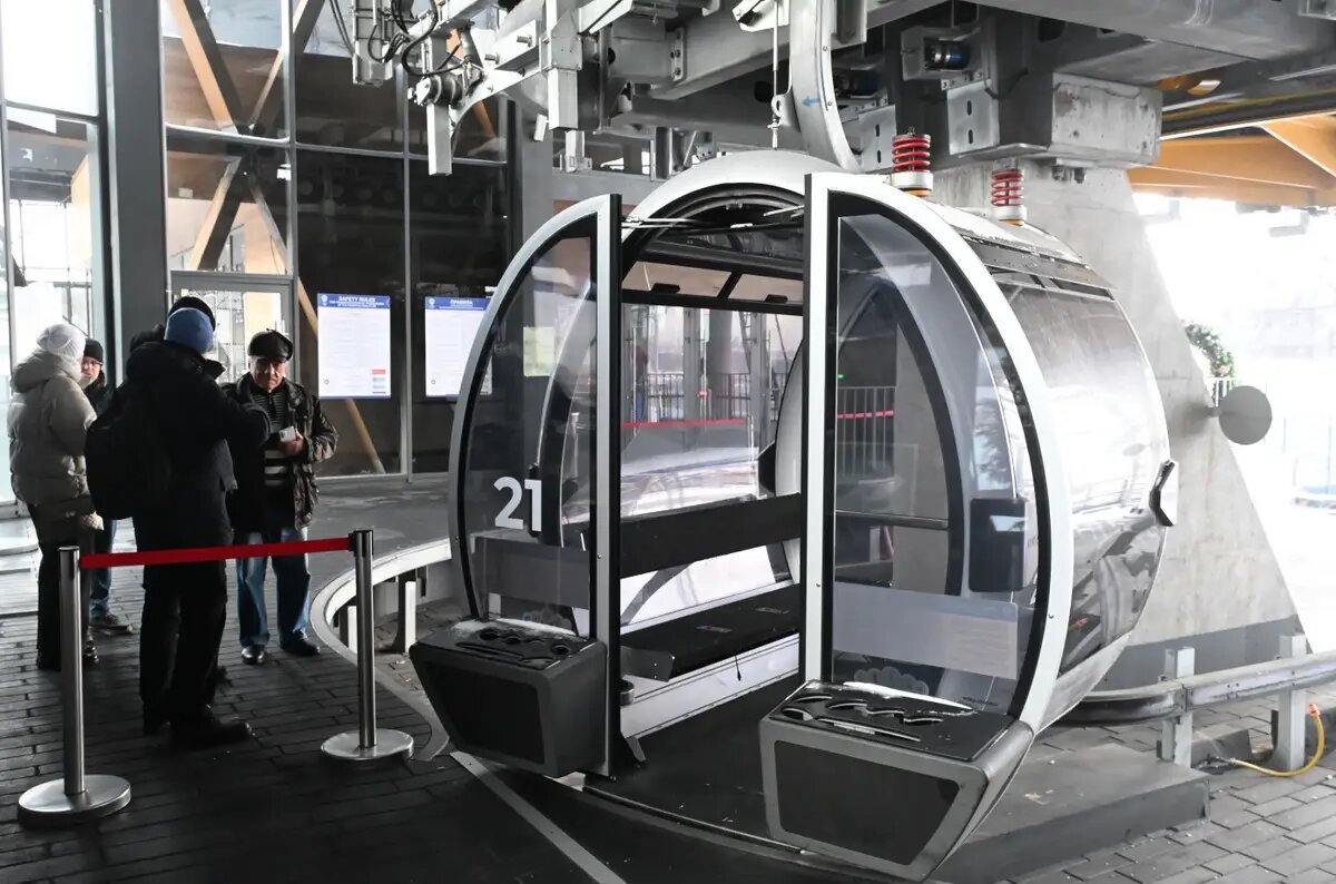     Канатная дорога на Воробьевых горах в Москве. © РИА Новости. Илья Питалев