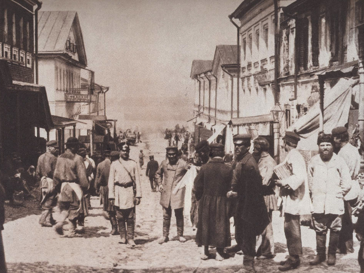 Фото деревянных трущоб нет. Это сделано позже – в 1900-е годы