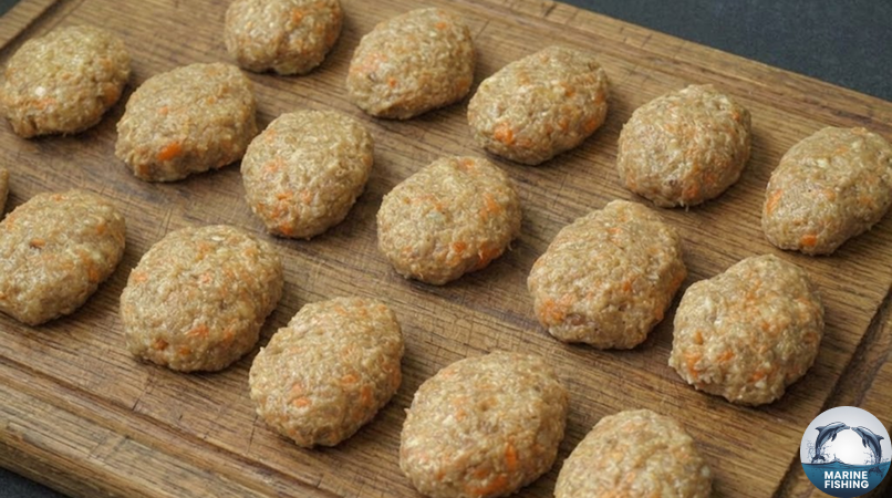 Готовый фарш и сформированные сырые котлеты — пластичные и ароматные
