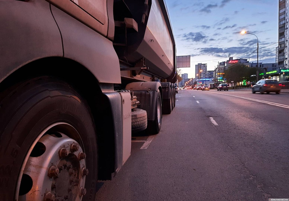     Грузовик   
Иван Лазебный (с) ИА Красная Весна