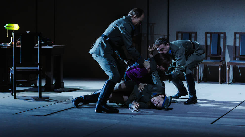 Спектакль по мотивам романа «Мастер и Маргарита».📷Фото: Schauspiel Frankfurt