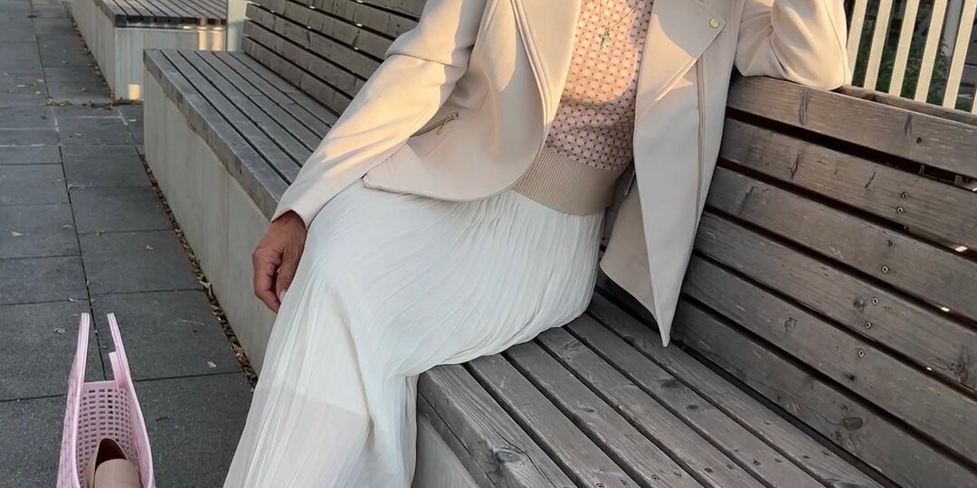 Привет, весна! 10 практичных и современных образов на весну для женщин 50+, чтобы выглядеть модно и чувствовать себя комфортно