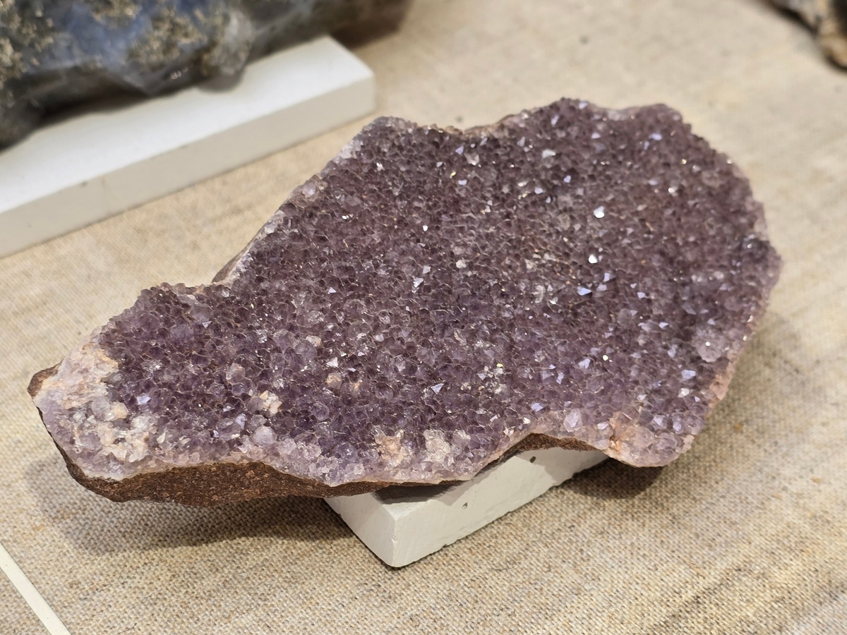 Фиолетовый кварц (аметист), Кольский полуостров, месторождение Мыс Корабль