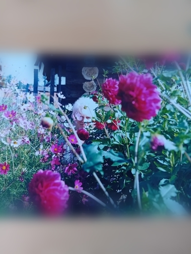 Здесь моя мама молодая, такой я ее запомнила, сколько бы ей не было лет... ♥️