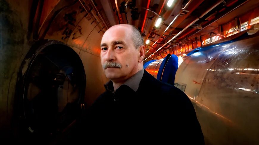 Главный научный сотрудник НИИ Физики ЮФУ, доктор физико-математических наук, профессор Максим Хлопов.