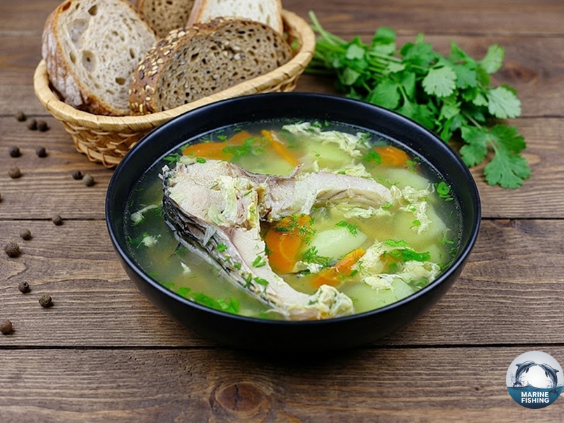 Уха с яйцом — классика походов, хлопья яиц и ароматная зелень