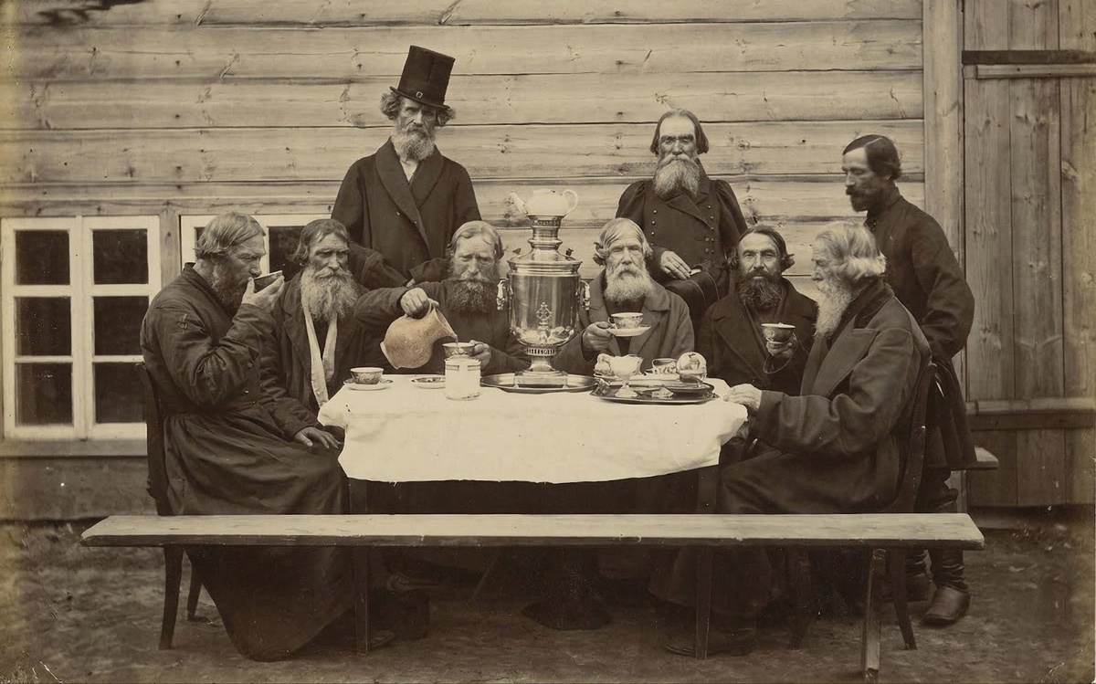 Чаепитие у самовара XIX век.