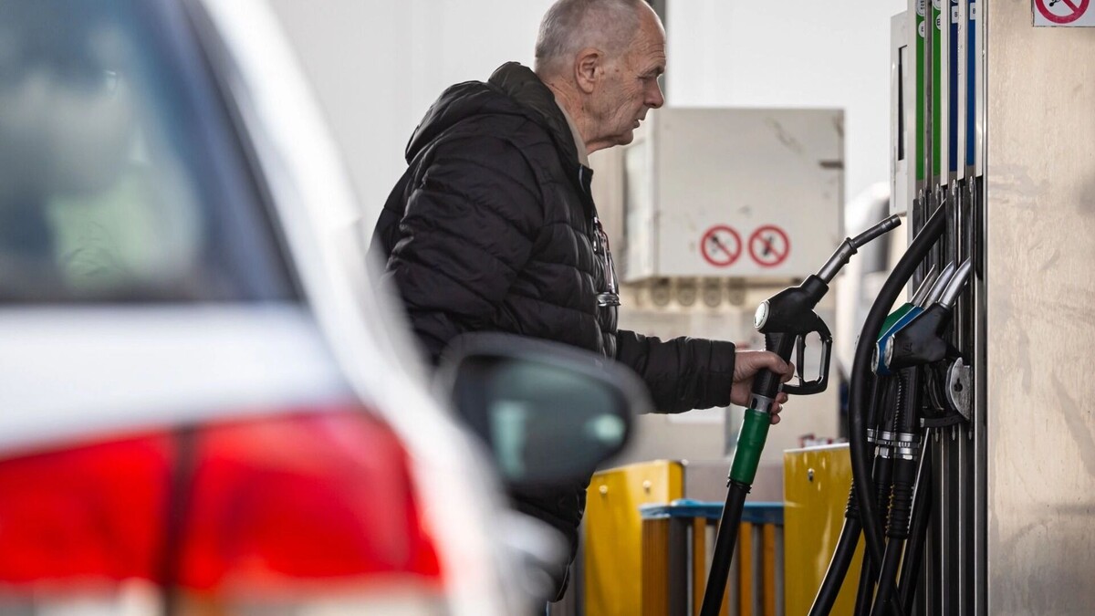    Эксперты прогнозируют рост цен на бензин в ближайшие месяцы   MARTIN DIVISEK / EPA