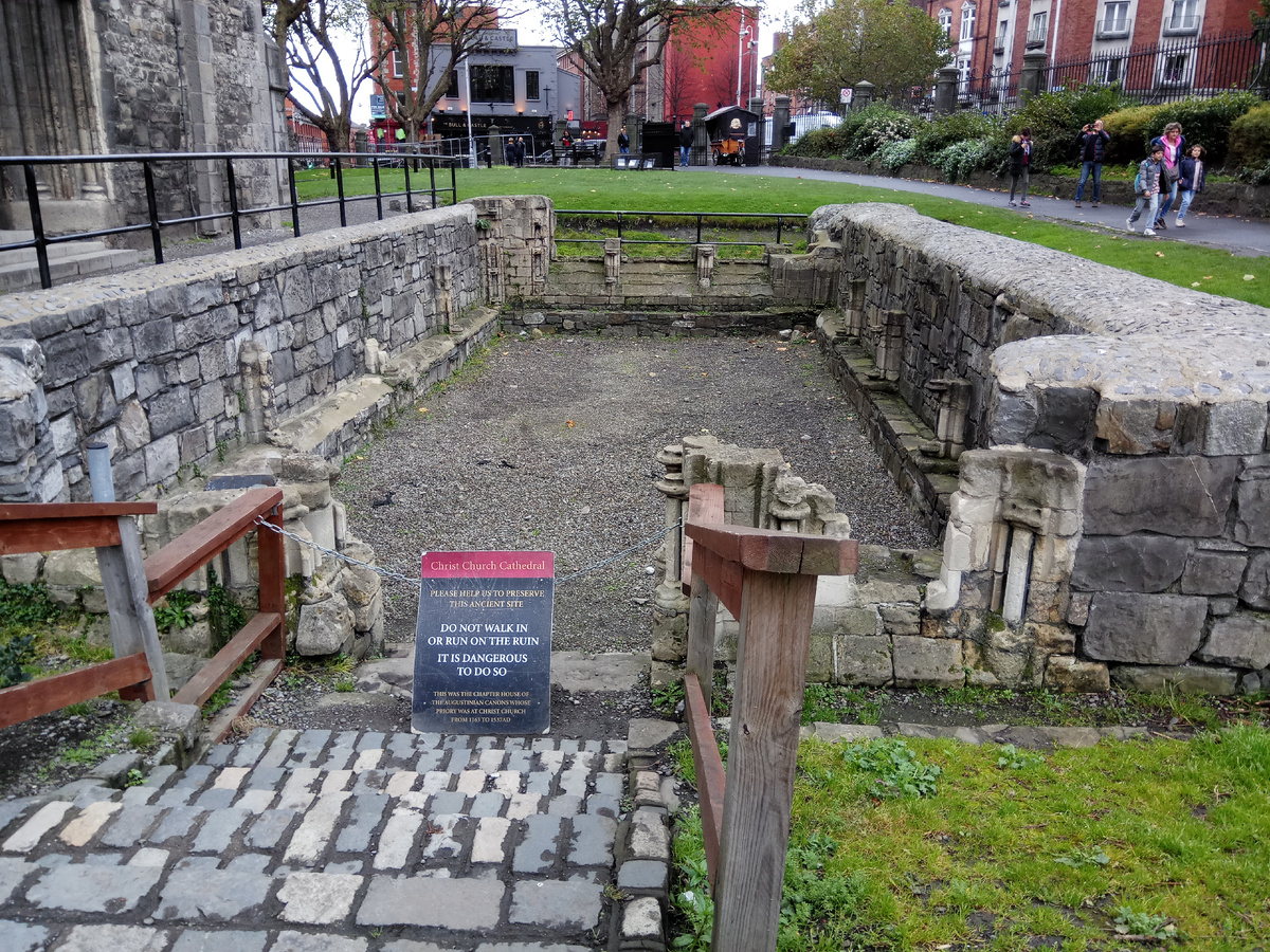 Остатки старого капитула (места для церковных собраний)