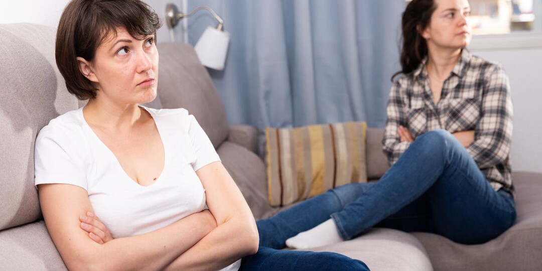 – Чего встала на пороге? Дай пройти! – свекровь сделала все для нашего развода. Часть 16