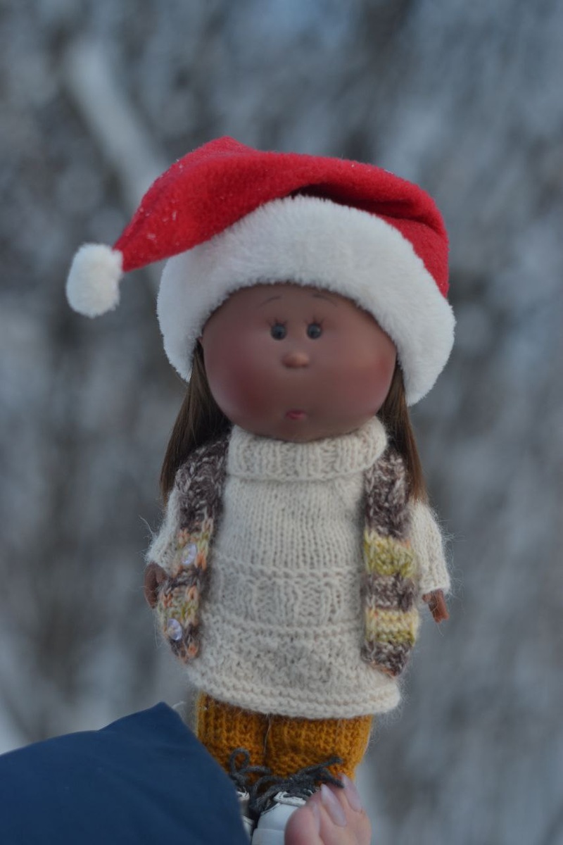 Манюня удивлялась увидев снег.