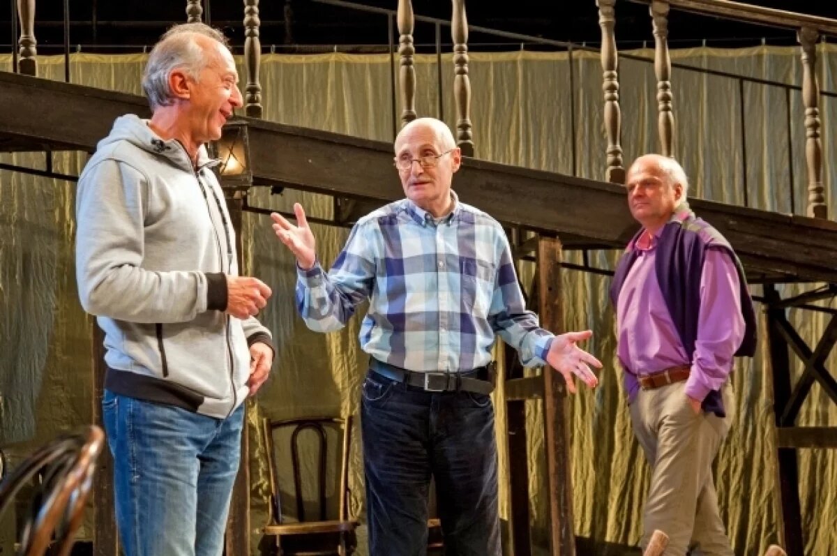    Режиссёр должен уметь работать с актёром, слышать его интонацию и понимать природу сценического существования.